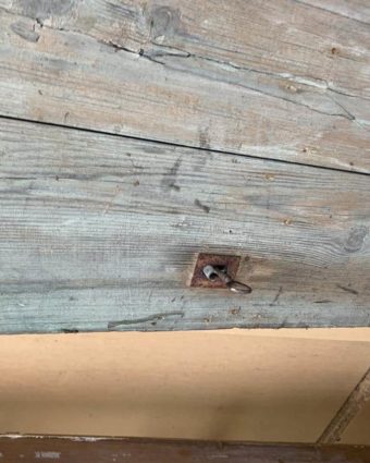 Barn partition door