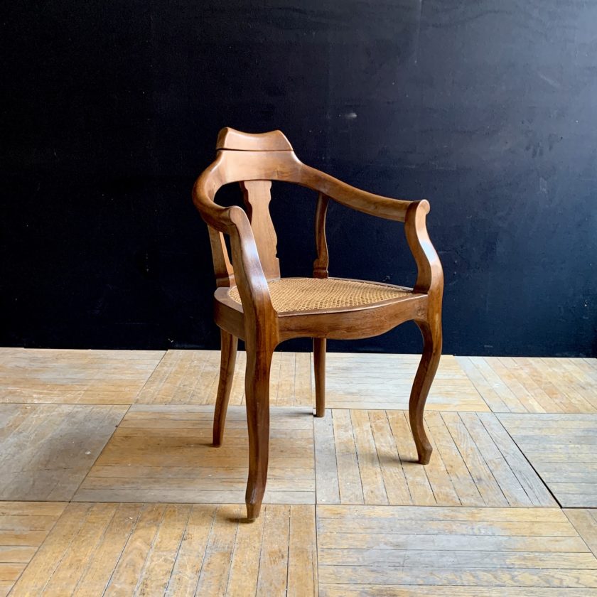 Antique oak barber chair, 90x60x48cm.