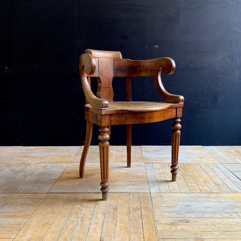Antique oak barber chair, 85x59x47cm.