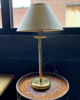 Brass lamp of the bank of France, 61x45cm.