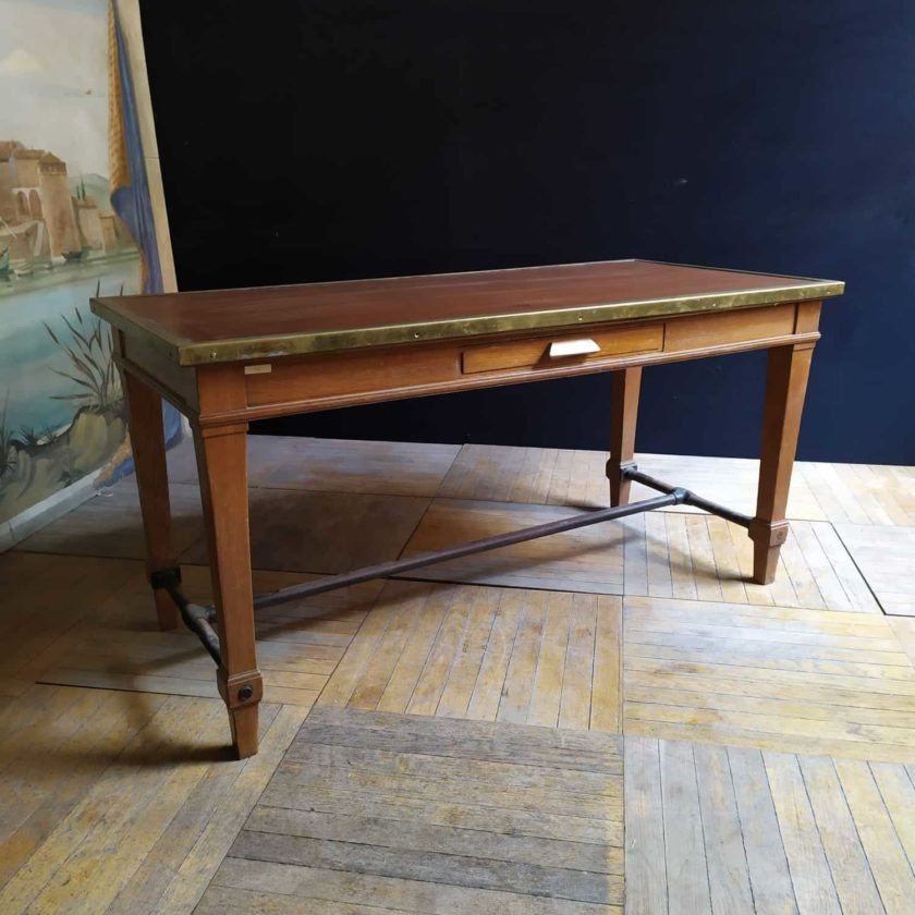 Banque de France table in oak with brass edges