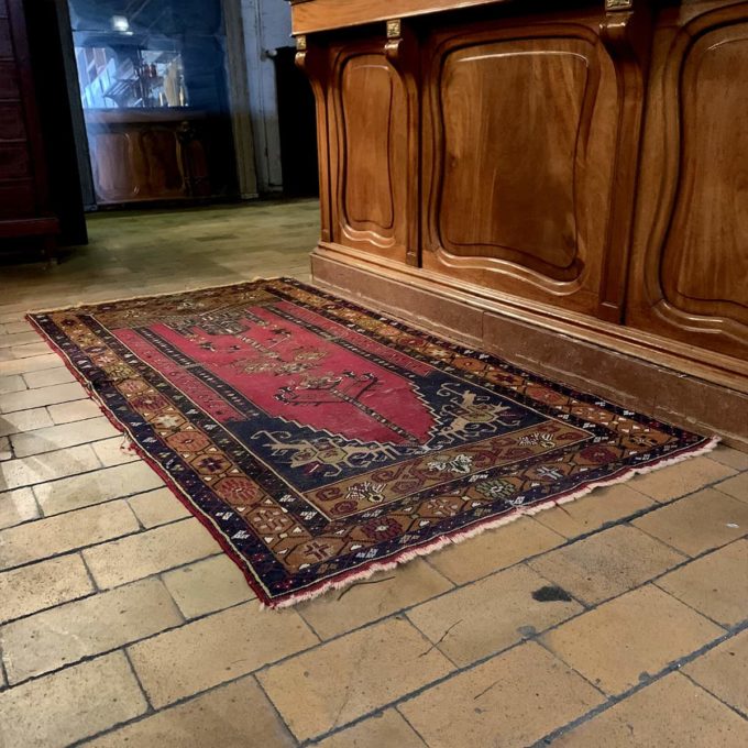 Oriental prayer rug, handmade. 203x105cm.