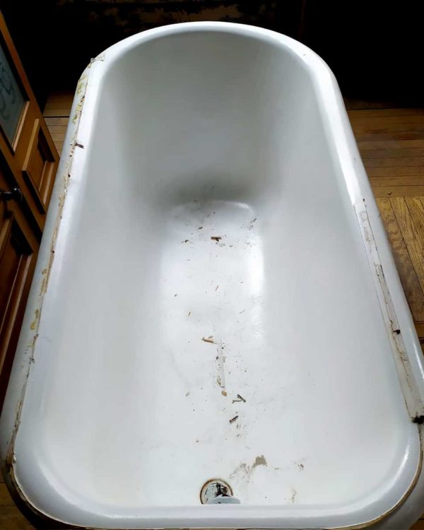 Antique bathtub on feet, 162x77x65.5cm.