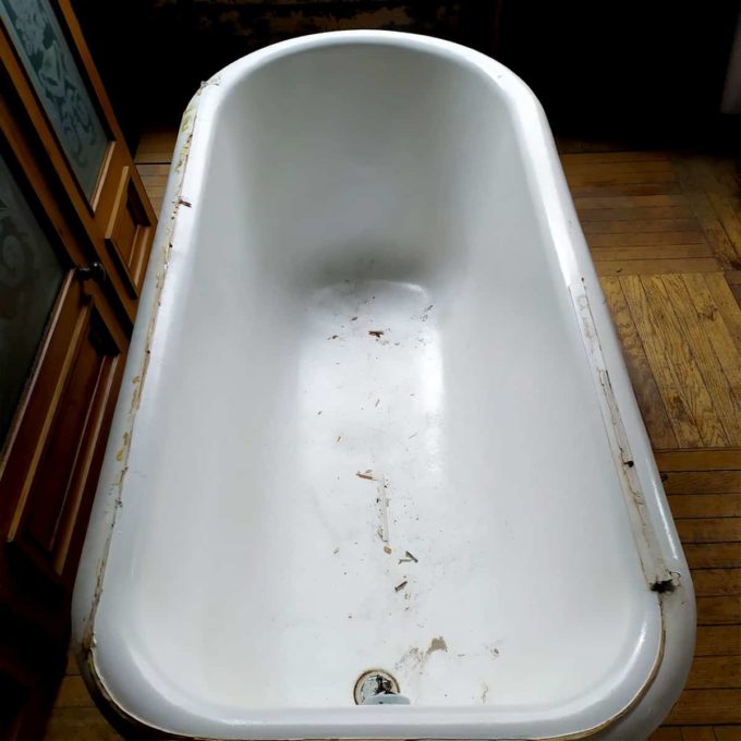 Antique bathtub on feet, 162x77x65.5cm.