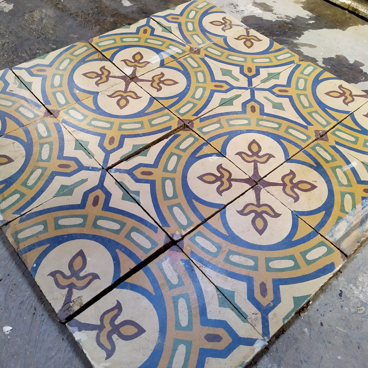 Antique yellow and blue cement tiles, 17x17cm.