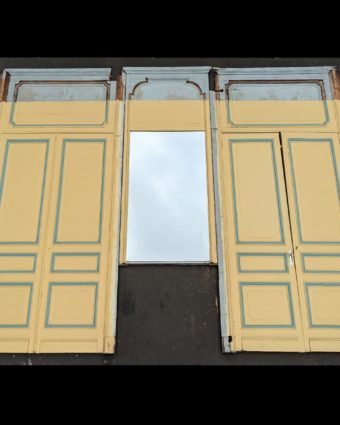 Façade de placard jaune