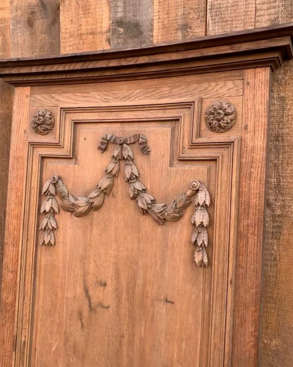 Curved Trumeau details