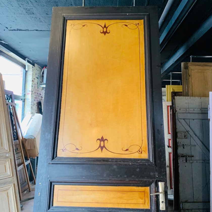 Haussmannian door with hand painted top