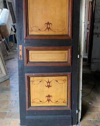 Haussmannian door with hand painted zom