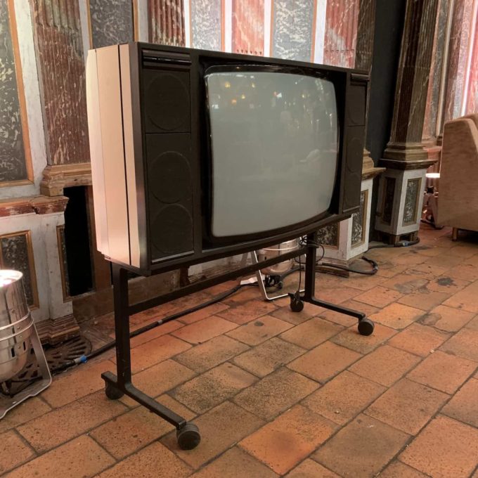 Télévision ancienne side