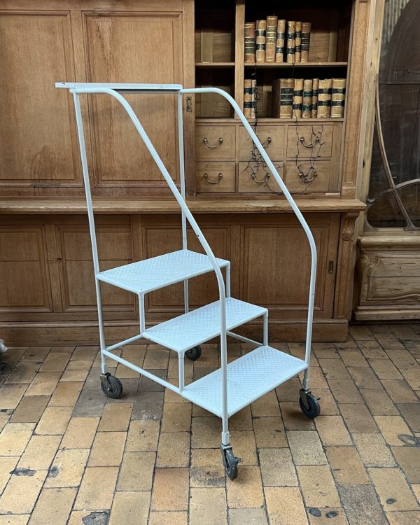 Metal archive step ladder, 3 steps