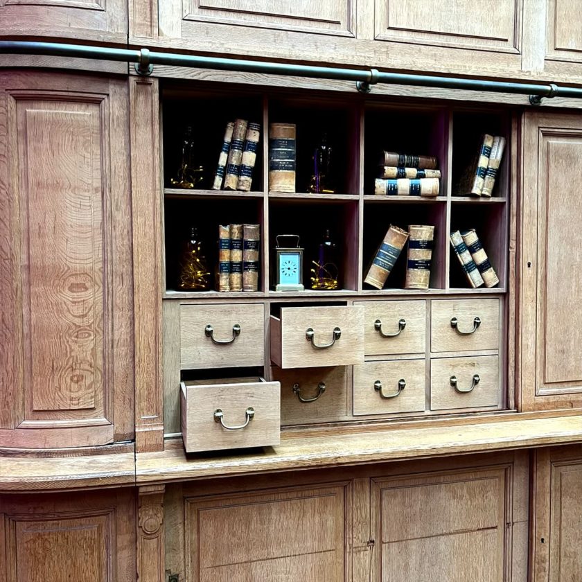 bibliothèque shelves