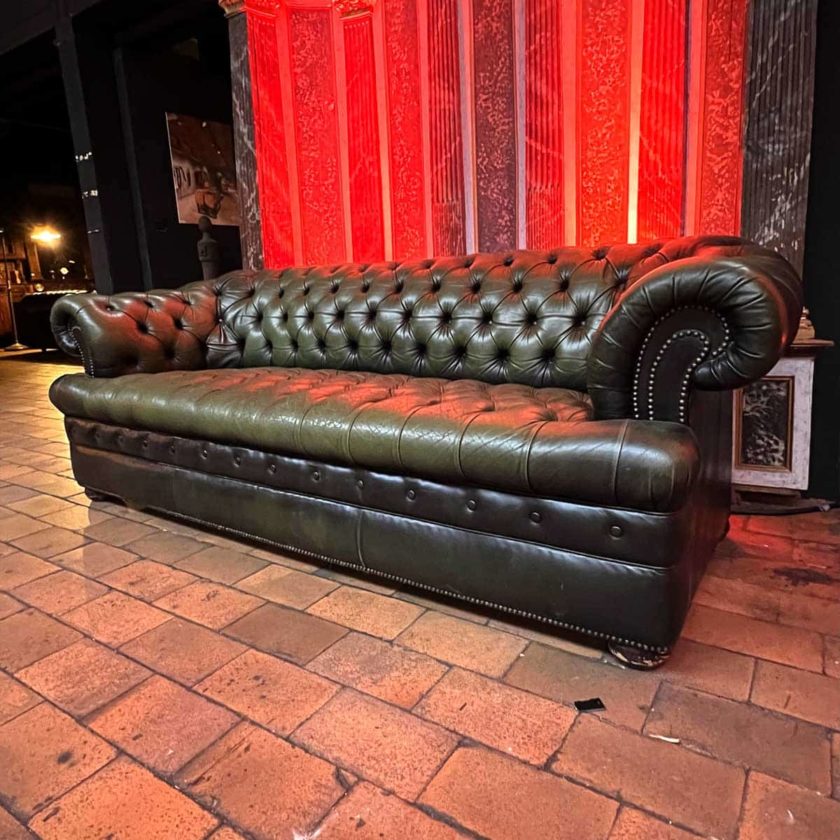 Chesterfield sofa green side