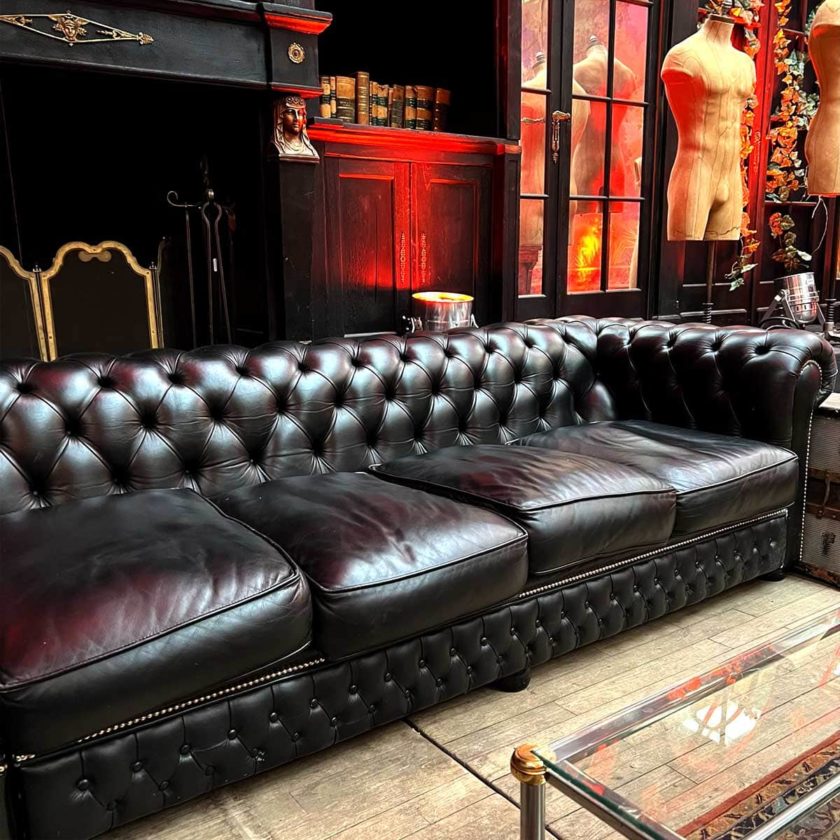 Chesterfield Black seat