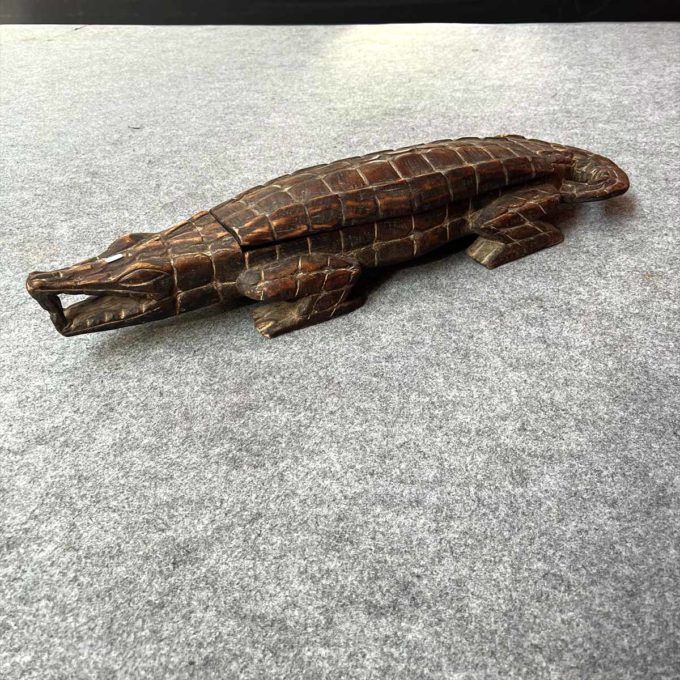 Sculpture de crocodile