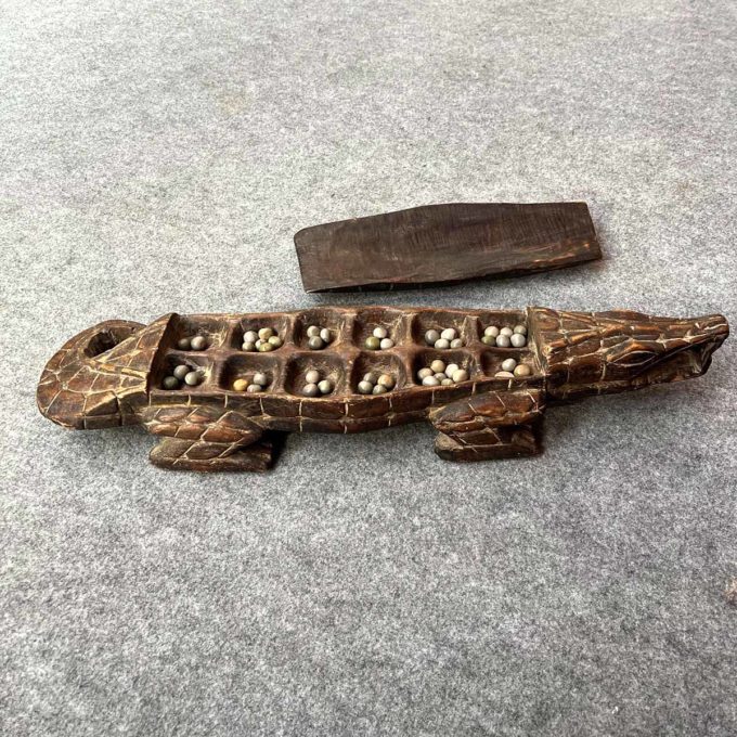 Crocodile sculpture details