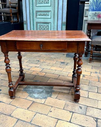 Table bureau