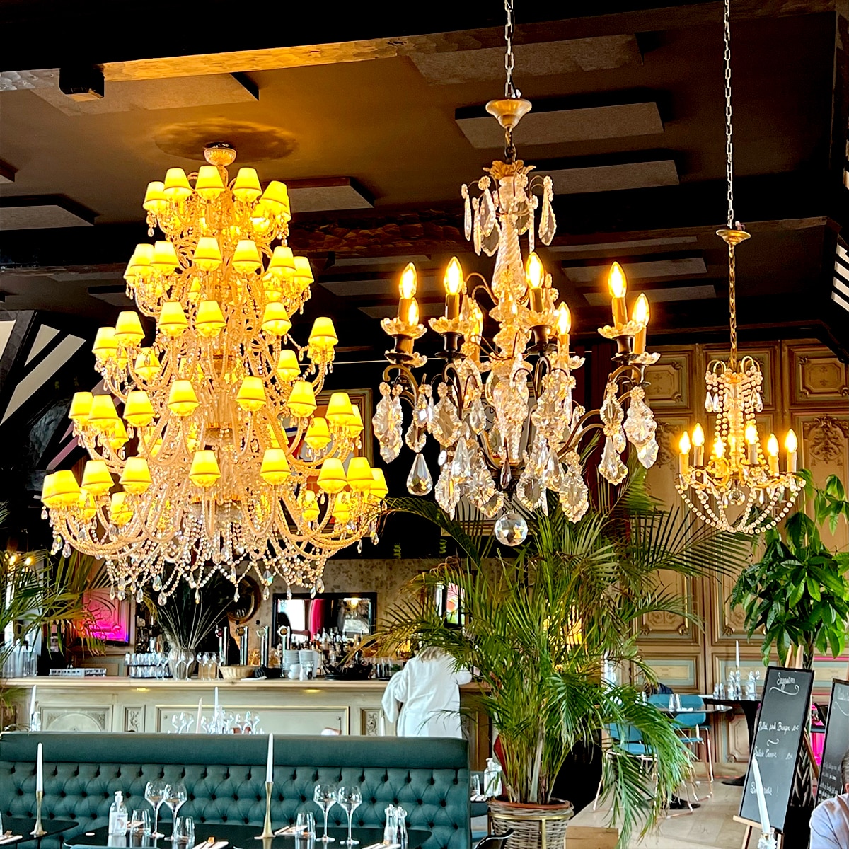 The advantage of a chandelier restaurant