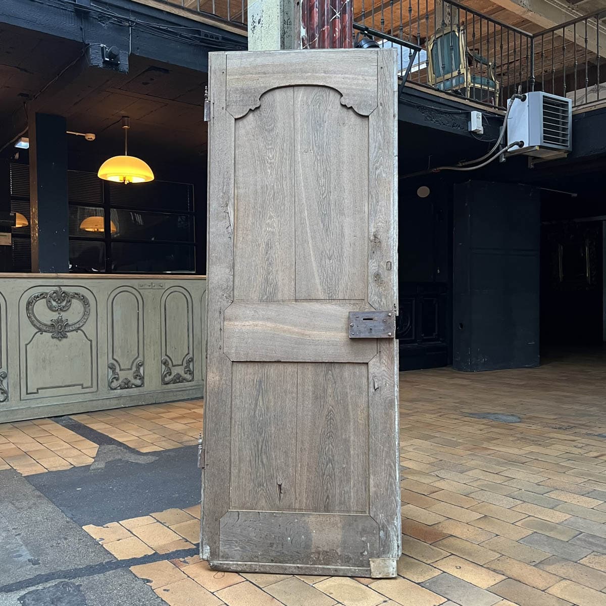 Porte de placard style louis XV décapée 72,5x195cm