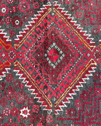 Small red carpet middle