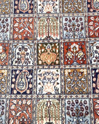 Mixed color carpet zoom