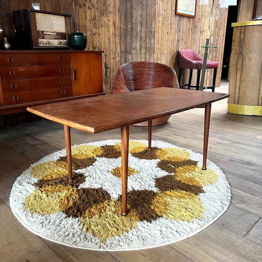 Scandinavian table in teak from the 70's