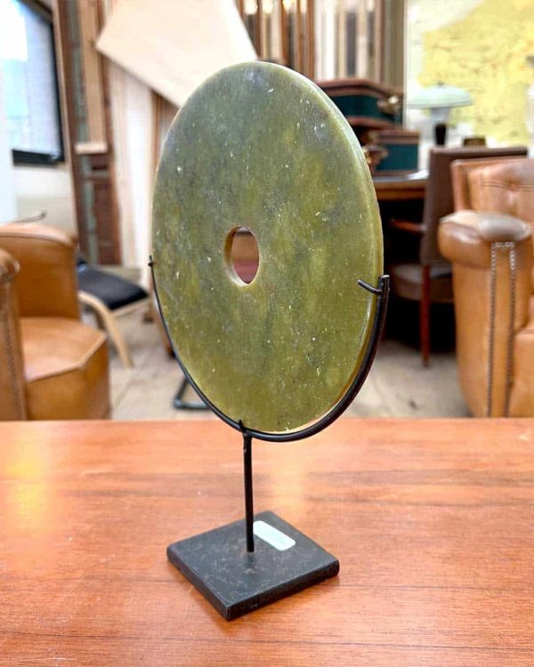 Round Chinese statue side