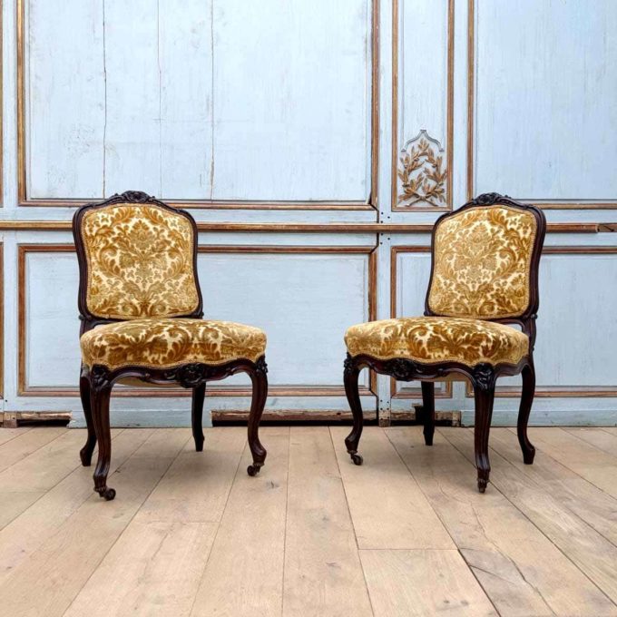 Paire de chaise de style Louis XV