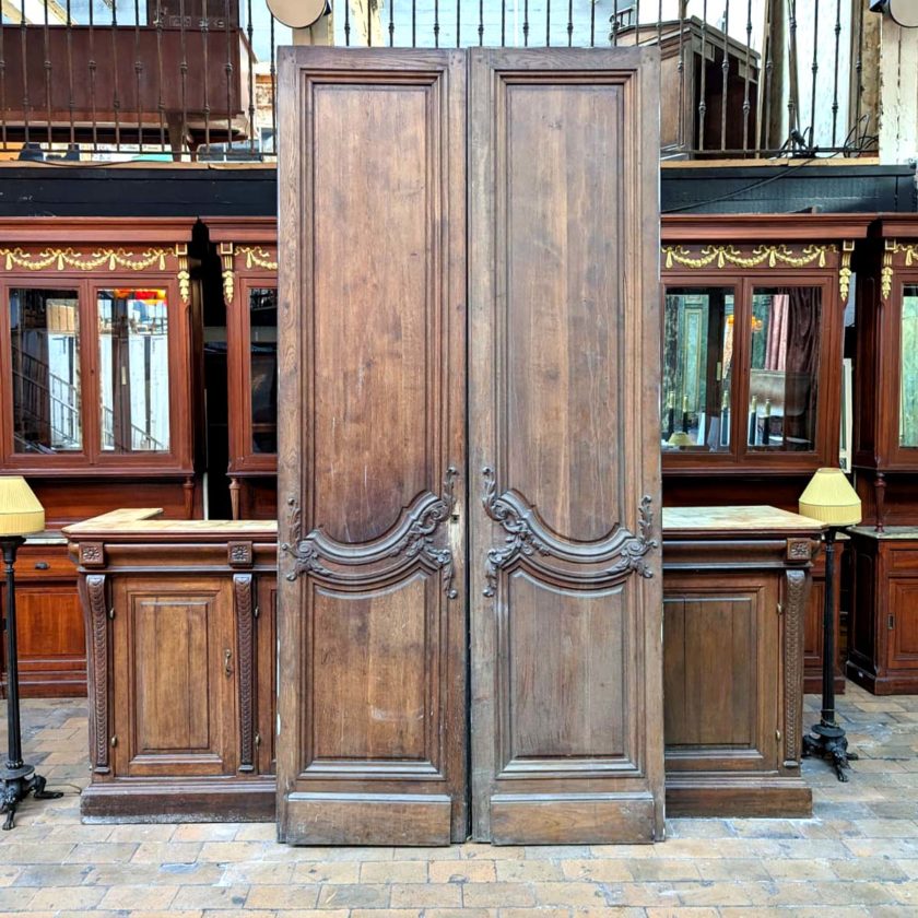 Double door in the Louis XV style