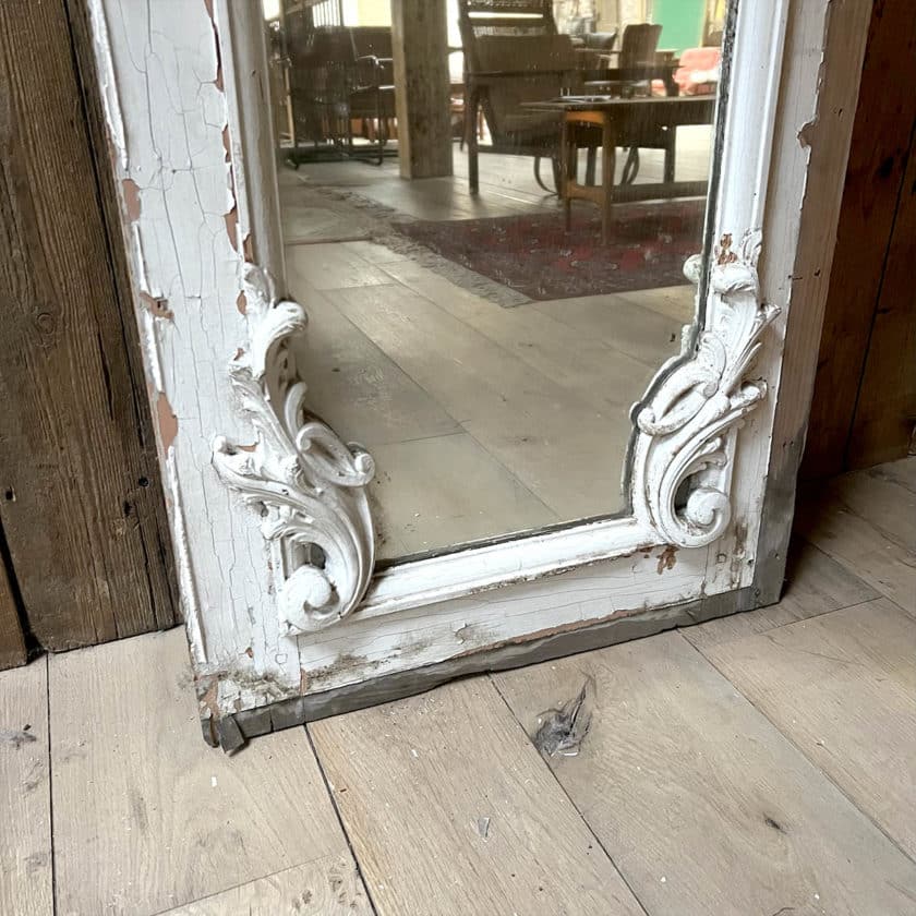 Mirror of woodwork down