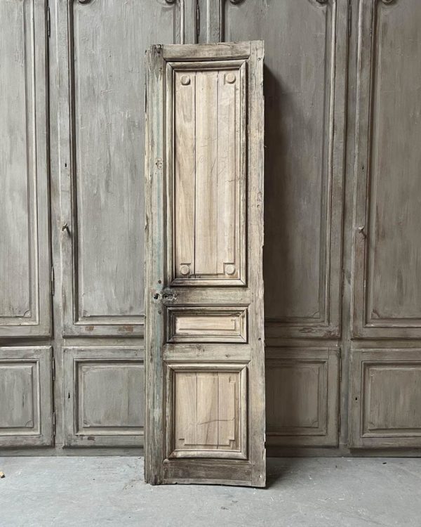 curved door