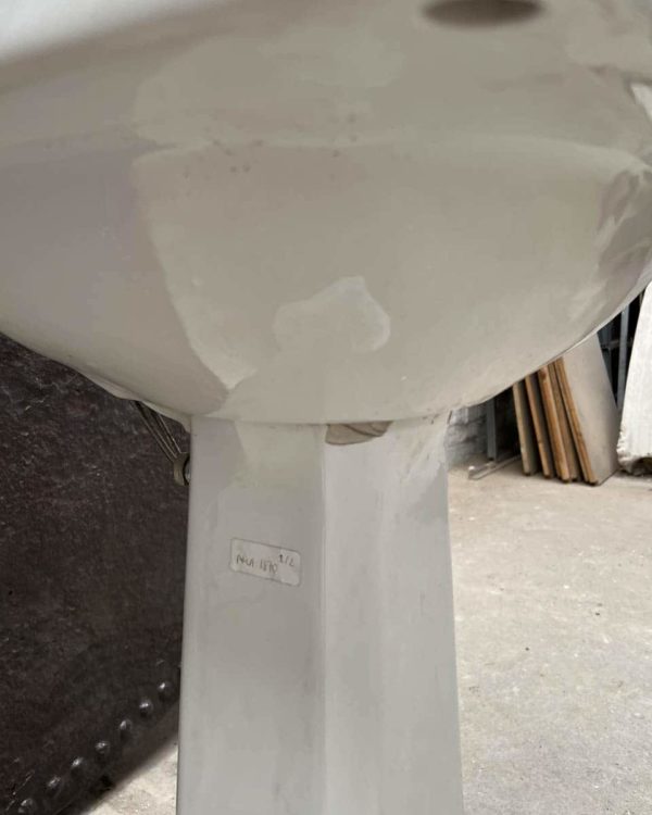 Lavabo ancien sur pied