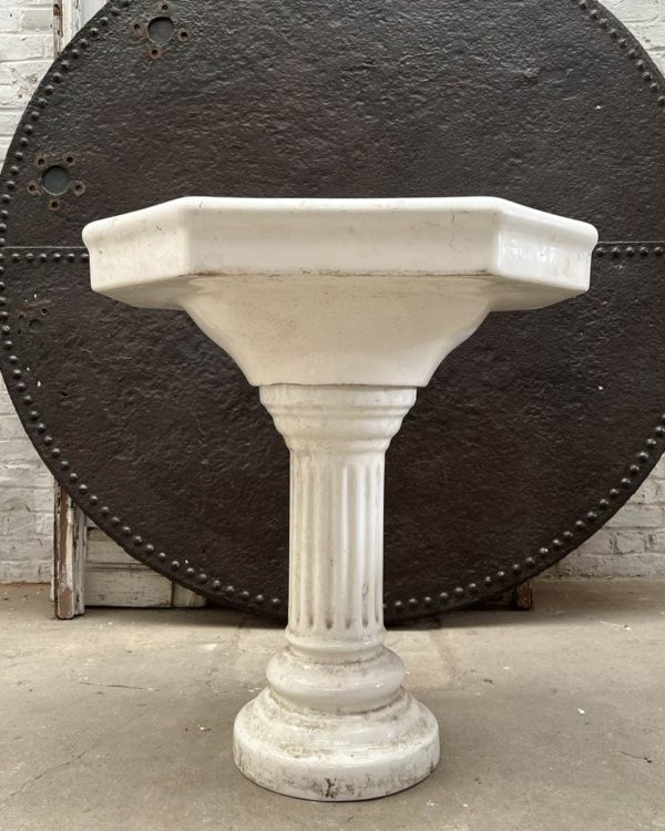 Antique pedestal washbasin