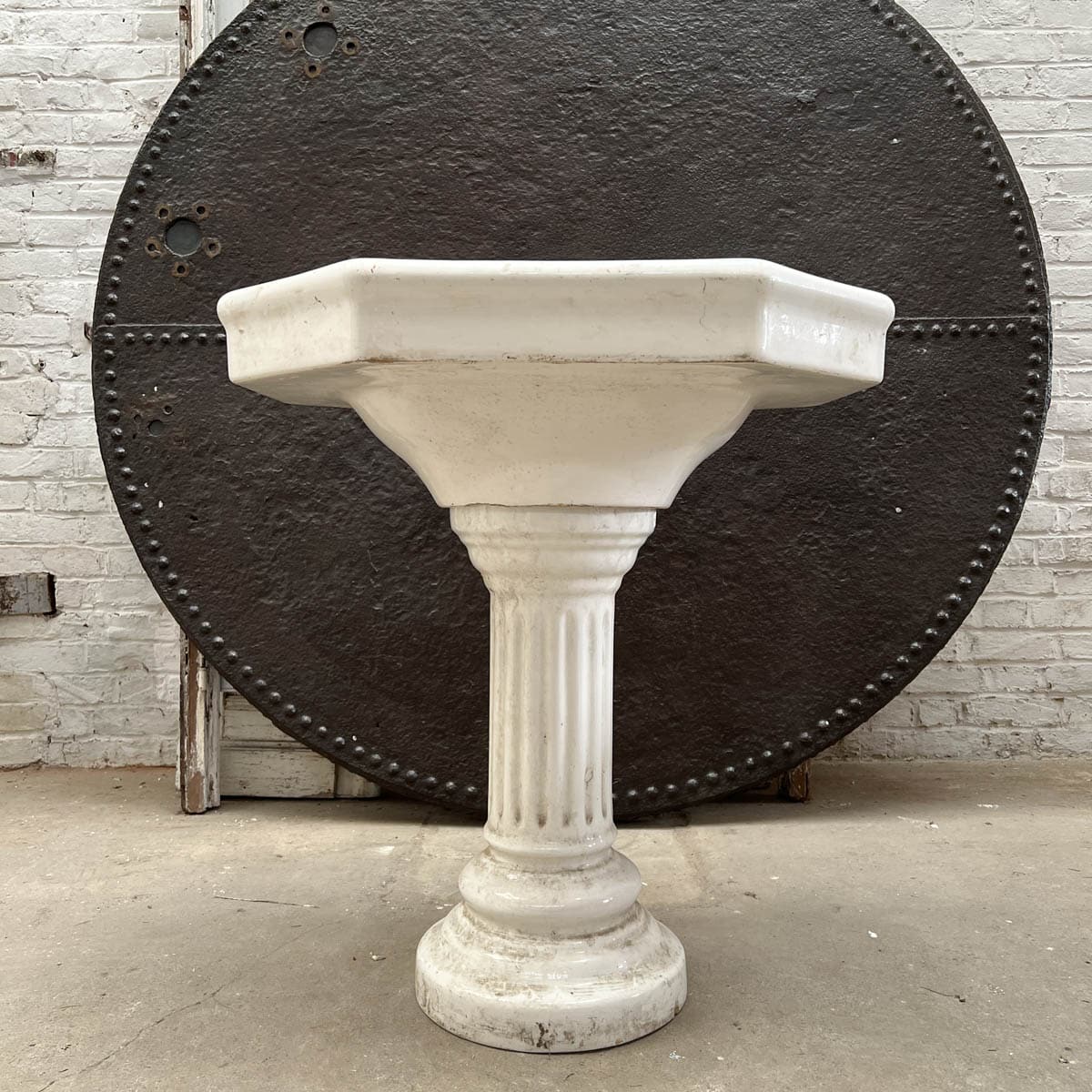 Antique pedestal washbasin