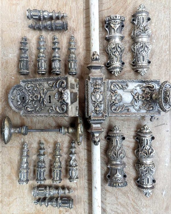 Double door hardware kit