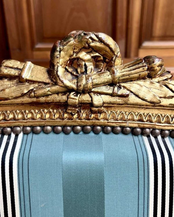 Gilded moulded wood armchair top