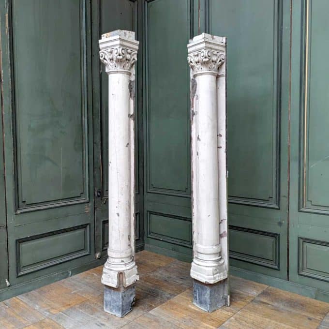 pair of corner columns