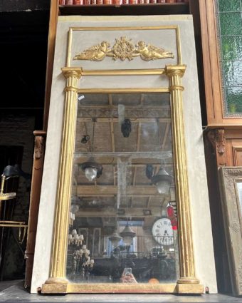 Trumeau in stucco and gilding in the Directoire style