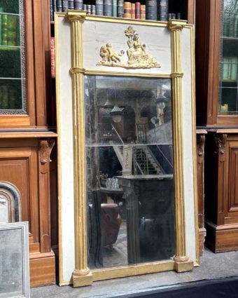 Trumeau en stuck et dorure de style directoire