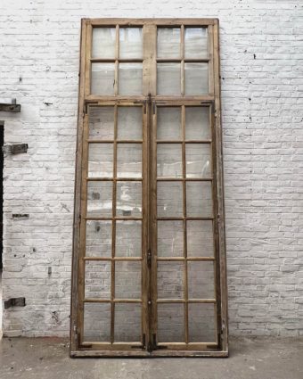 Double window with transom back