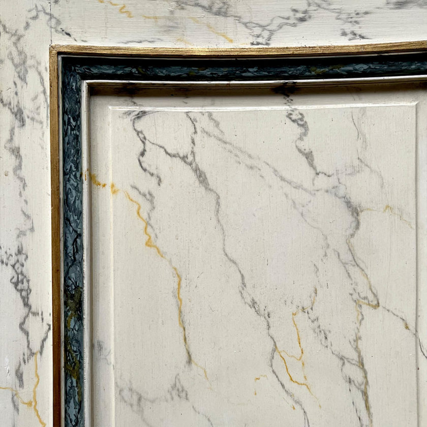 4 curved doors and 2 cupboard fronts, Louis XVI motif, marbled paint zoom top