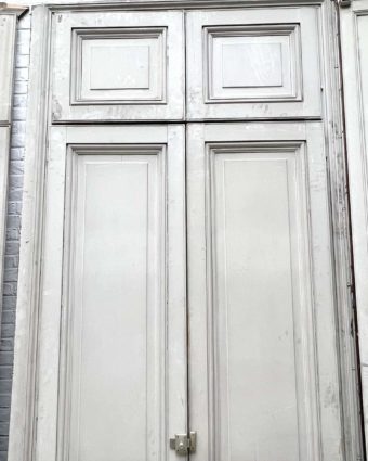 Haussmannian woodwork with double top door