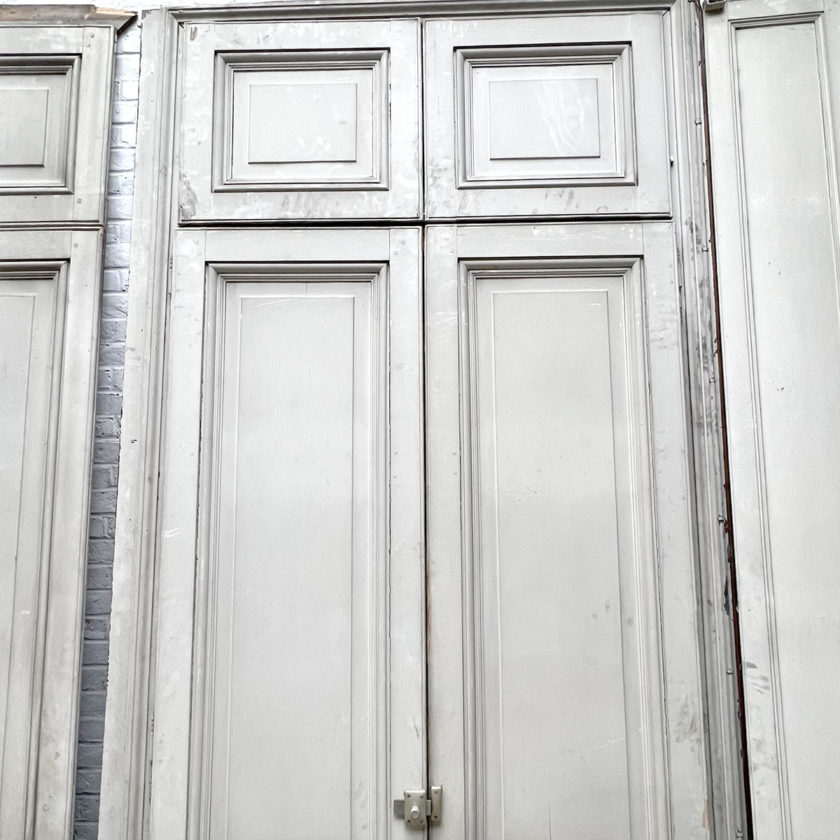Haussmannian woodwork with double top door
