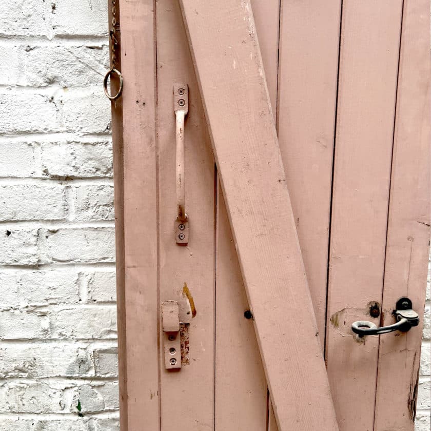 IMG_0988 | Matériaux Authentiques Paire de volets rose 94x188,5 cm