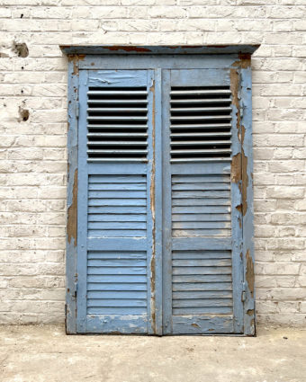Pair of blue shutters with frame 163x105 cm front