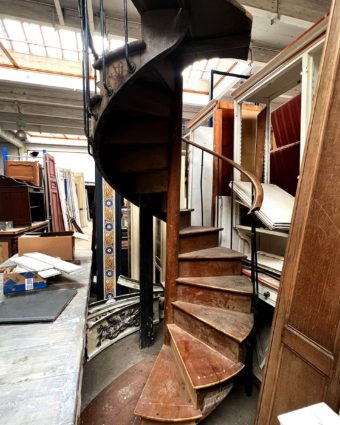 Spiral staircase 320x135 cm front