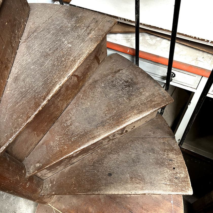 Spiral staircase 320x135 cm details