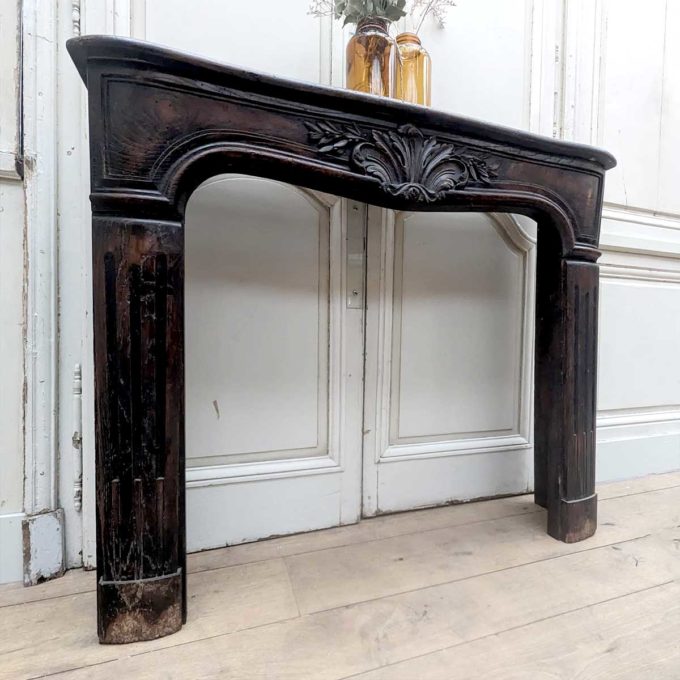 Wooden mantel in the 18th century style
