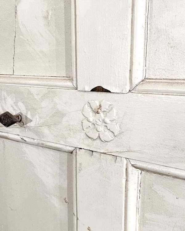 Antique door 945x190 zoom