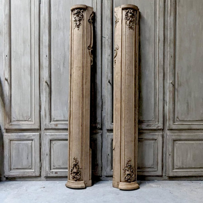 Pair of Louis XV style corner units in carved oak 40x250 cm